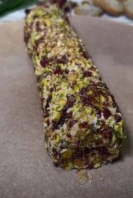 RULADA CREMA BRANZA CU AMESTEC DE ALUNE SI FRUCTE CONFIATE, platou 6 persoane